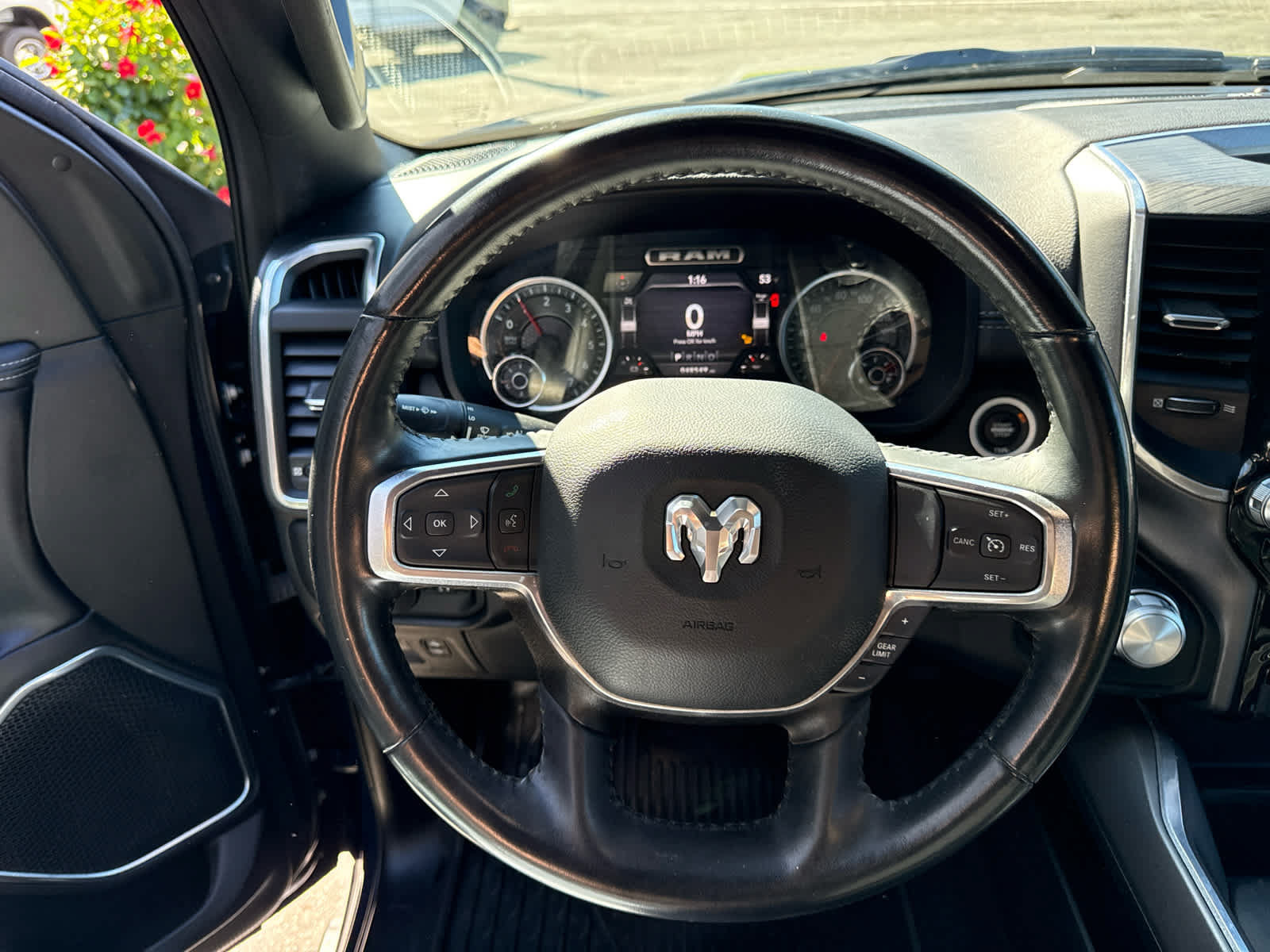 Used 2023 RAM 1500 Laramie AWD/4WD image 23