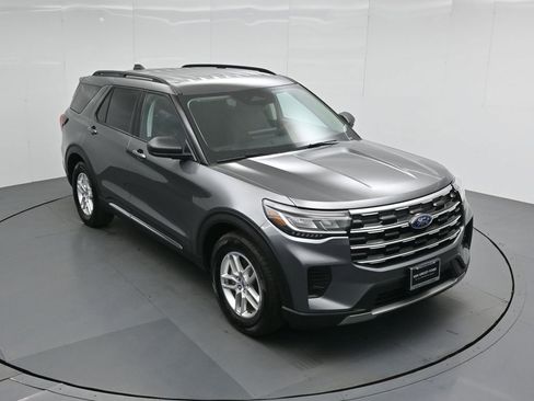 Used 2025 Ford Explorer Active image 37