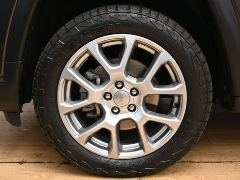 Used 2022 Jeep Compass Latitude AWD/4WD image 11