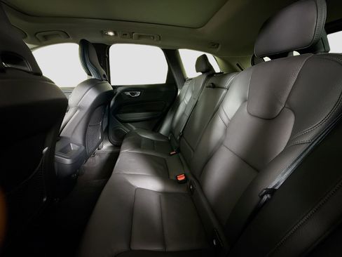 Used 2025 Volvo XC60 B5 Plus image 25