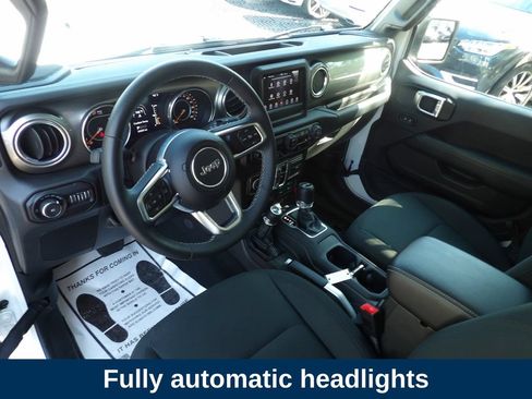 Used 2018 Jeep Wrangler Unlimited Sahara AWD/4WD image 9
