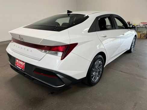 Used 2024 Hyundai Elantra SEL FWD image 3