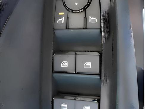 Used 2025 Nissan Rogue S FWD image 12
