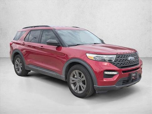 Used 2021 Ford Explorer XLT w/ Equipment Group 202A image 3