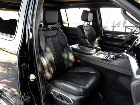 Used 2022 Jeep Wagoneer Series III w/ Premium Group I image 43