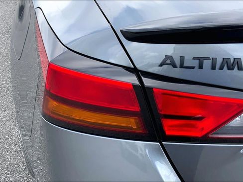 Used 2022 Nissan Altima 2.5 SR w/ Midnight Edition Package FWD image 29