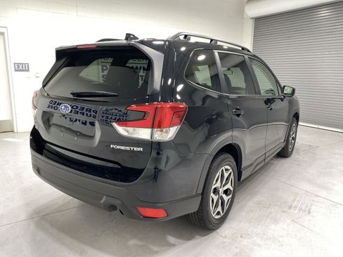 Used 2024 Subaru Forester Premium AWD/4WD image 8