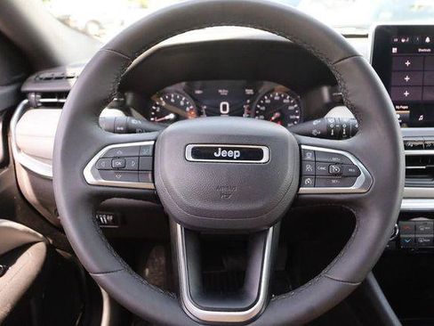Used 2025 Jeep Compass Limited AWD/4WD image 10