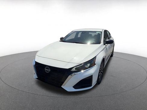 Used 2025 Nissan Altima 2.5 SV FWD image 7