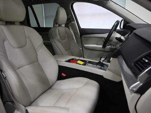 Used 2018 Volvo XC90 T6 Momentum w/ Convenience Package image 23