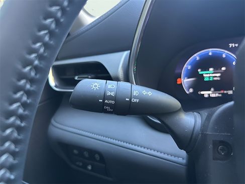 Used 2025 Toyota Highlander Platinum image 25