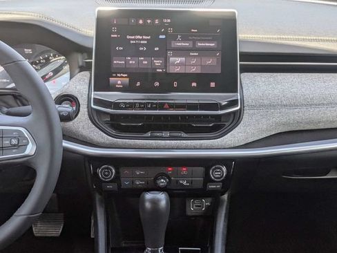 Certified 2024 Jeep Compass Latitude AWD/4WD image 17