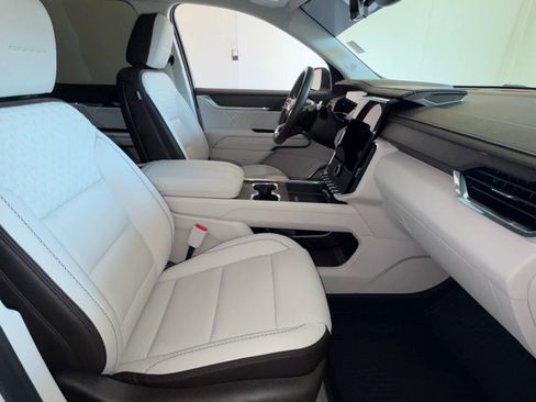 Used 2024 GMC Acadia Denali w/ Super Cruise Package image 29