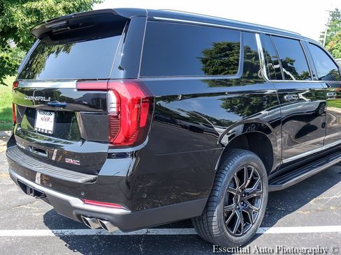 Certified 2025 GMC Yukon XL Denali AWD/4WD image 9