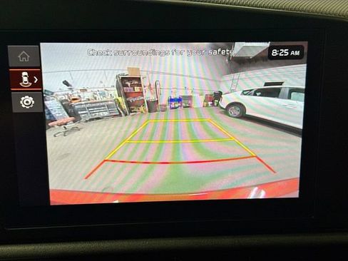 Used 2025 Kia Niro LX FWD image 13