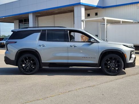 Used 2024 Chevrolet Traverse RS w/ LPO, Floor Liner Package image 2