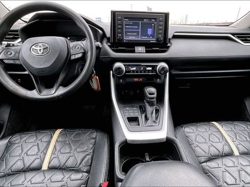 Used 2022 Toyota RAV4 LE image 18