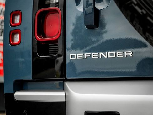 New 2025 Land Rover Defender 110 S image 9