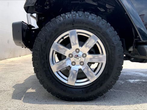 Used 2013 Jeep Wrangler Sahara w/ Connectivity Group AWD/4WD image 8