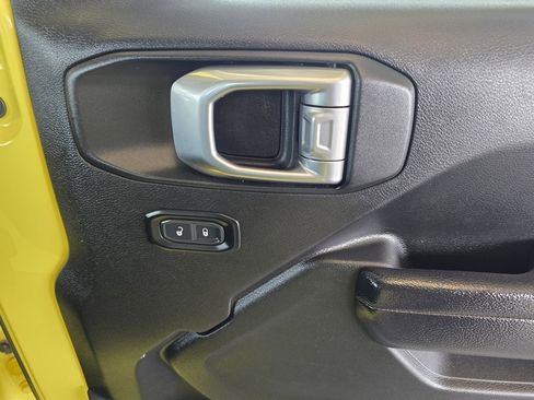 Used 2024 Jeep Wrangler Willys image 25