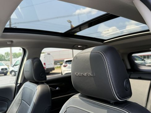 Used 2018 GMC Terrain Denali w/ Advanced Safety Package image 42