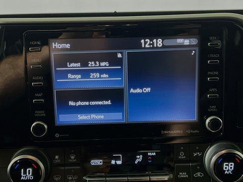 Used 2022 Toyota Highlander LE image 27