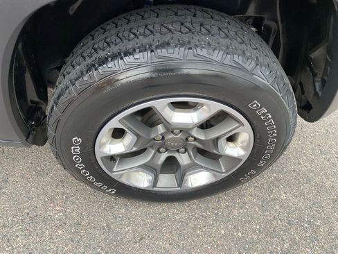 Used 2019 Jeep Cherokee Trailhawk w/ Cold Weather Group image 9