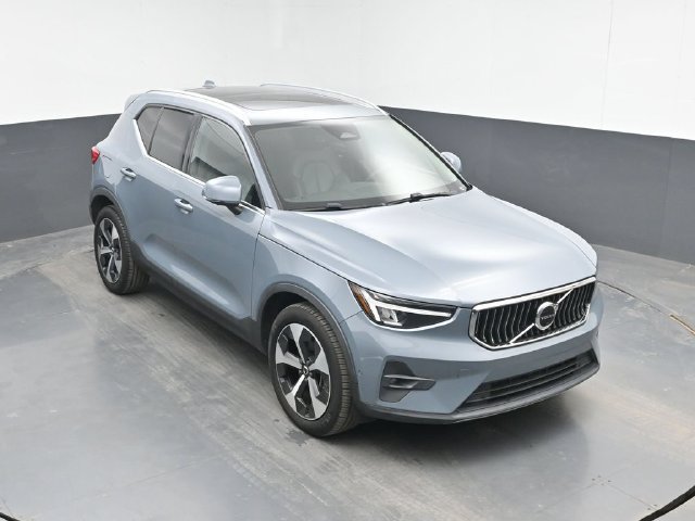Used 2023 Volvo XC40 B4 Ultimate FWD image 29