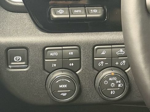 Used 2026 Chevrolet Silverado 1500 High Country AWD/4WD image 33