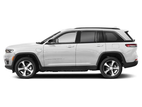 Certified 2023 Jeep Grand Cherokee Trailhawk w/ Advanced Protech Group II AWD/4WD image 3