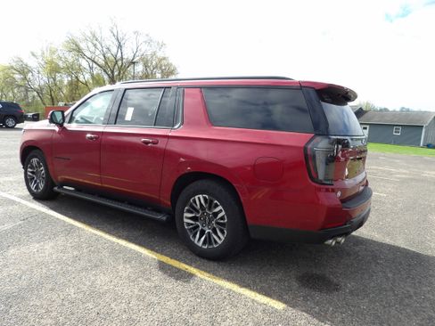 Used 2025 Chevrolet Suburban Z71 w/ Z71 Off-Road Package AWD/4WD image 6
