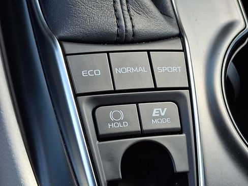 Used 2018 Toyota Camry LE image 22