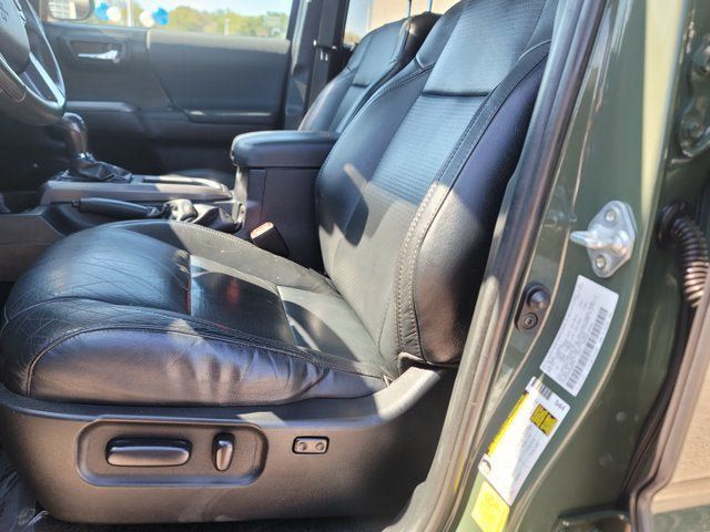 Used 2021 Toyota Tacoma TRD Off-Road w/ TRD Premium Off Road Package AWD/4WD image 19