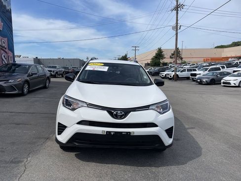 Used 2017 Toyota RAV4 LE AWD/4WD image 5