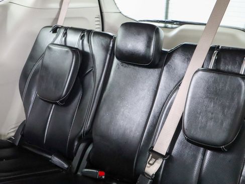 Used 2023 Chrysler Pacifica Touring-L FWD image 25