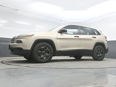 Used 2015 Jeep Cherokee Sport w/ Cold Weather Group AWD/4WD image 37