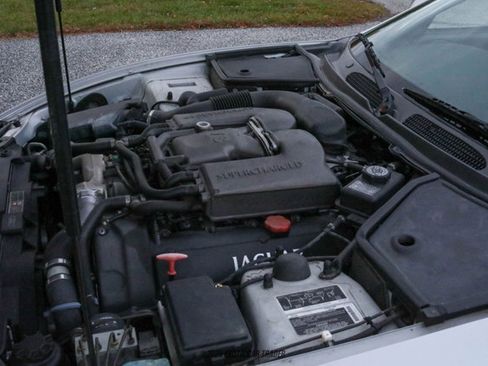 Used 2001 Jaguar XK8 Convertible image 23