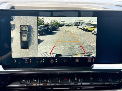 Used 2024 Chevrolet Silverado 1500 High Country RWD image 15
