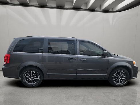 Used 2017 Dodge Grand Caravan SXT FWD image 7