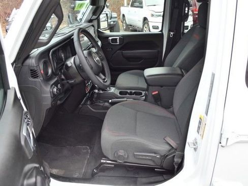 Used 2025 Jeep Wrangler Unlimited Rubicon image 14