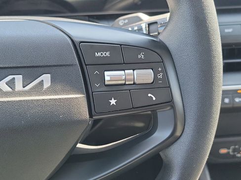 Used 2025 Kia K4 LXS FWD image 25