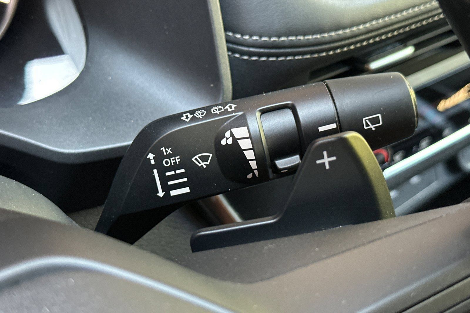 Used 2025 Nissan Rogue SV FWD image 34