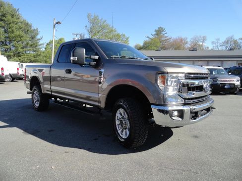 Used 2020 Ford F250 XLT w/ XLT Value Package AWD/4WD image 3