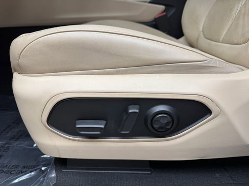 Used 2023 Jeep Grand Cherokee Limited w/ Luxury Tech Group II image 10