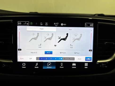 Used 2023 Chrysler Pacifica Touring-L FWD image 30
