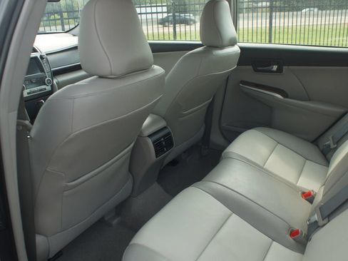 Used 2012 Toyota Camry XLE FWD image 12