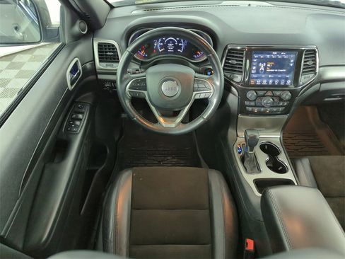 Used 2021 Jeep Grand Cherokee Laredo X image 14