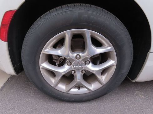 Used 2017 Chrysler Pacifica Limited w/ UConnect Theater Package FWD image 16