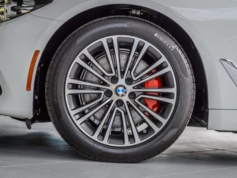 Used 2019 BMW 530i w/ Convenience Package RWD image 13