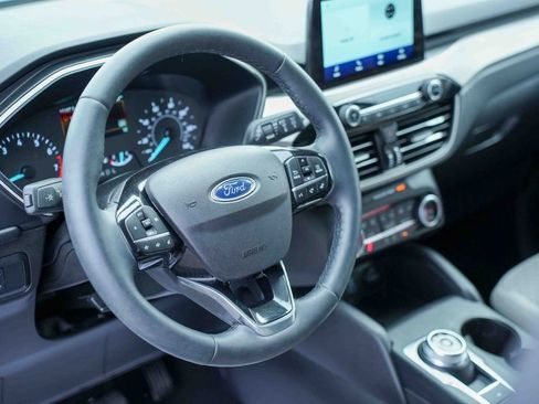 Certified 2022 Ford Escape SE w/ SE Sport Appearance Package image 24